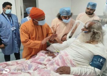 अस्पताल में भर्ती महंत नृत्य गोपाल दास का मुख्यमंत्री योगी ने जाना कुशलक्षेम