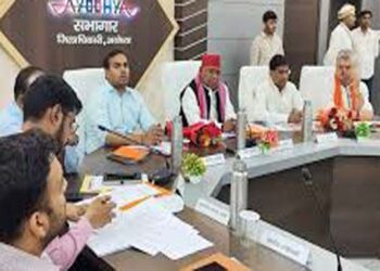 अयोध्या में सड़क सुरक्षा समिति की बैठक में अवैध कट बंद करने, गुमटी-ठेले हटाने एवं स्कूलों के सामने रंबल स्ट्रिप लगाने के निर्देश