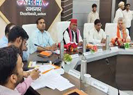 अयोध्या में सड़क सुरक्षा समिति की बैठक में अवैध कट बंद करने, गुमटी-ठेले हटाने एवं स्कूलों के सामने रंबल स्ट्रिप लगाने के निर्देश