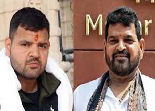 भाजपा सांसद करण भूषण सिंह और उनके पिता नए यूजीसी नियमों पर पुनर्विचार की मांग