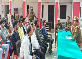 कोतवाली रुदौली में जन सेवा केंद्र संचालकों व ग्राम चौकीदारों की बैठक सम्पन्न