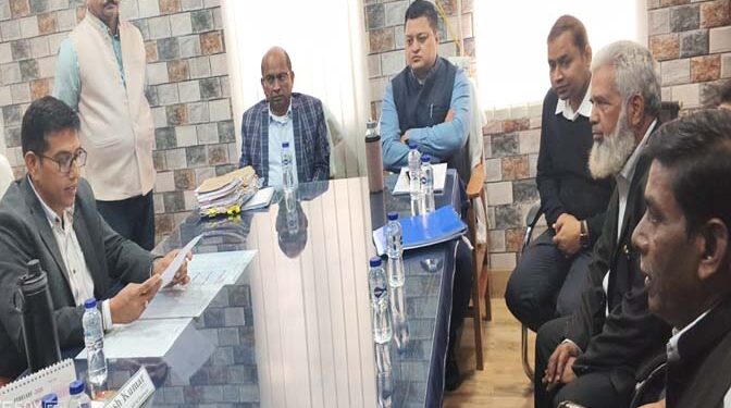 Ayodhya: रुदौली बार एसोसिएशन के अध्यक्ष के नेतृत्व में कमिश्नर को सौंपा 6 सूत्री मांग पत्र, बैनामे की पत्रावली मे नामान्तरण