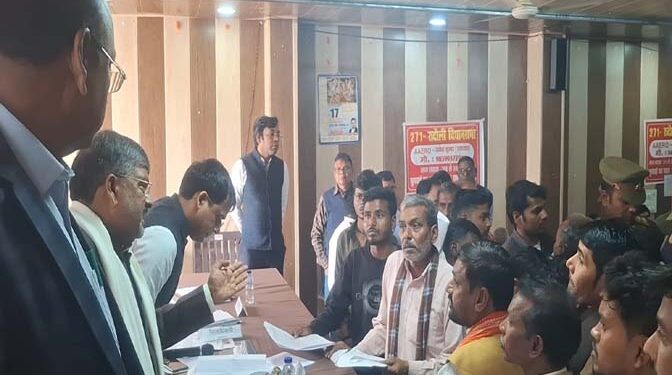 रूदौली संपूर्ण समाधान दिवस में 200 शिकायतें दर्ज, पांच निस्तारित,जिलाधिकारी के न आने पर मायूस दिखे फरियादी