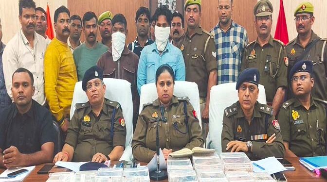 मिर्जापुर: पुलिस मुठभेड़ के बाद चार आरोपी गिरफ्तार, लूटा हुआ 3.6 किलोग्राम सोना बरामद