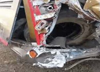 मथुरा में यमुना एक्सप्रेसवे पर ट्रक की चपेट में आने से छह लोगों की मौत