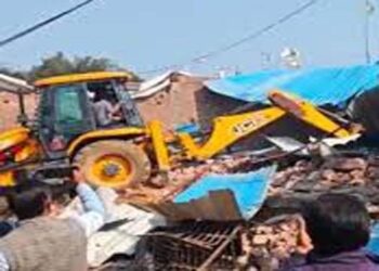 बरेली में अवैध रूप से निर्मित मस्जिद को प्रशासन ने बुलडोजर से ध्वस्त