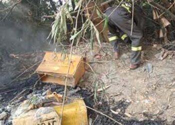 जौनपुर में पाइपलाइन में गैस रिसाव से लगी आग, दो लोग आंशिक रूप से झुलसे