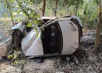 रायबरेली में पेड़ से टकरायी बेकाबू कार, पिता-पुत्र सहित तीन लोगों की मौत, दो जख्मी
