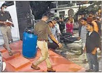 लखनऊ: बेटे ने पिता की गोली मारकर की हत्या, शव के अंगों को टुकड़ों में काटा