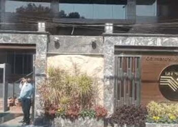 BSP विधायक उमा शंकर सिंह के लखनऊ और बलिया परिसर पर आयकर की छापेमारी; मंत्री दिनेश सिंह ने छापेमारी का किया विरोध