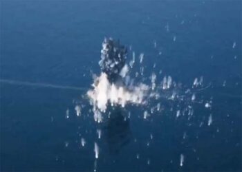 Iran ने होर्मुज जलडमरूमध्य में दागीं मिसाइलें; लक्ष्यों को सटीक रूप से बनाया निशाना