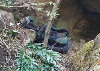 जम्मू कश्मीर के पुंछ में आतंकी ठिकाने का भंडाफोड़, पिस्तौल और अन्य सामान जब्त