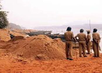 बलिया में खनन अधिकारी को कुचलने के प्रयास के आरोप में पांच पर मामला दर्ज