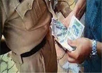 अमेठी जिले में एंटी करप्शन ब्यूरो ने उप निरीक्षक को रंगे हाथों 15,000 रुपये की रिश्वत लेते किया गिरफ्तार