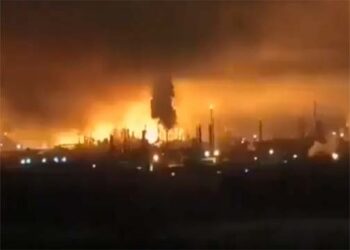 यूक्रेनी ड्रोन हमले से रूस के काला सागर स्थित बंदरगाह पर लगी आग