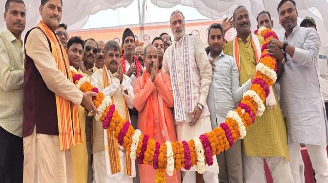 अयोध्या में 51 किलो की माला पहनाकर भाजपा जिलाध्यक्ष, एवं नामित सभासदों का हुआ स्वागत