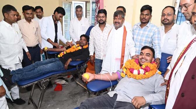 Ayodhya में रुदौली विधायक रामचन्द्र यादव का जन्मदिन; सेवा दिवस के रूप में 111 यूनिट रक्तदान