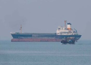 श्रीलंका के समुद्री क्षेत्र के पास मौजूद दूसरा ईरानी पोत  ‘बुशहर’ ने प्रवेश की अनुमति की प्रतीक्षा कर रहा