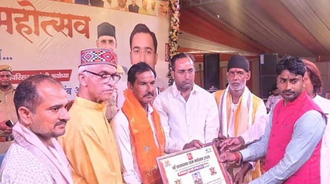 मां कामाख्या महोत्सव में ‘राष्ट्र रक्षक सम्मान 2026’ का भव्य आयोजन; शहीद के परिजन व पुलिस कर्मी सम्मानित