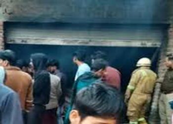 पीलीभीत में शॉर्ट सर्किट से गोदाम में लगी आग, शटर में बंद व्यक्ति की मौत