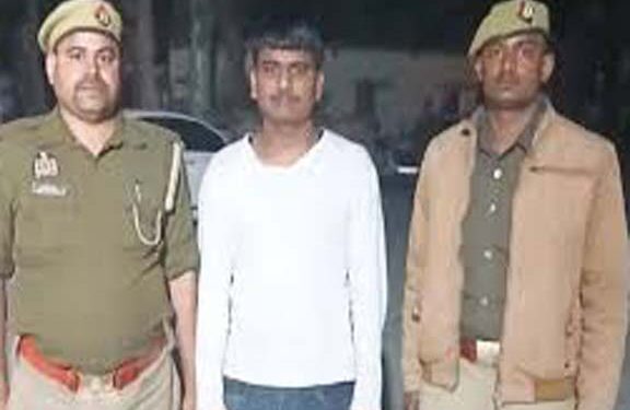 कुशीनगर में BDO की गाड़ी में आग लगाने के आरोप में महिला रसोइया का प्रेमी गिरफ्तार