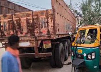बस्ती में ट्रेलर ने ऑटो रिक्शा को मारी टक्कर, तीन लोगों की मौत व तीन अन्य घायल
