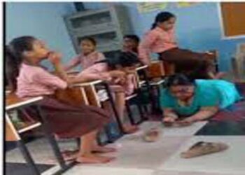 स्कूल में छात्राओं से मालिश कराने के आरोप में प्रधानाध्यापिका निलंबित