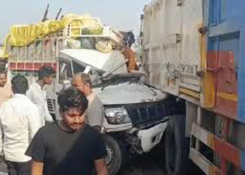 कौशांबी में श्रद्धालुओं को ले जा रहे पिकअप वाहन की ट्रेलर से टक्कर, आठ लोगों की मौत