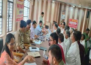 रुदौली में सम्पूर्ण समाधान दिवस मे 83 शिकायतों मे 5 का हुआ मौके पर निस्तारण, EO को सही रिपोर्ट लगाने की एडीएम (ई) ने दी नसीहत