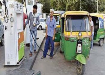 एलएनजी आपूर्ति बाधित होने के बाद अदाणी-टोटल गैस ने औद्योगिक गैस की कीमतें तीन गुना बढाई