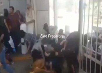 कराची में अमेरिकी वाणिज्य दूतावास के बाहर झड़प, 10 लोगों की मौत