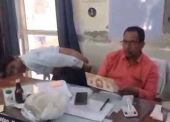 लखनऊ: लोको पायलट ने बवासीर के ऑपरेशन के घाव दिखाने के लिए कपड़े उतारे, नहीं मिली छुट्टी