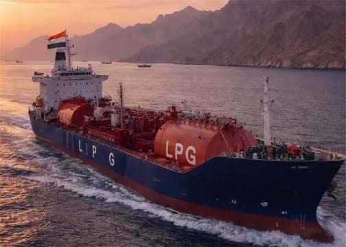 एलपीजी वाहक जहाज शिवालिक मुंद्रा बंदरगाह पर पहुंचा, आज भारत पहुंचेगा ‘नंदा देवी’ जहाज