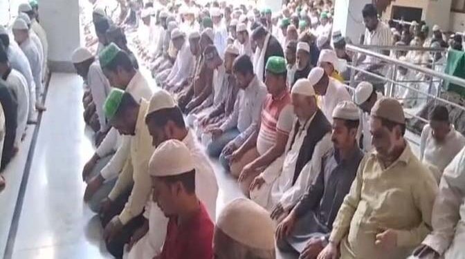 अयोध्या: अकीदत के साथ अदा हुई माह ए रमज़ान के आख़िरी जुमा ‘अलविदा’ की नमाज़