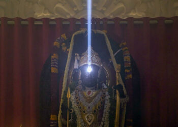 अयोध्या: रामलला के जन्मोत्सव पर दिव्य ‘सूर्य तिलक’ का अद्भुत नज़ारा, देखे