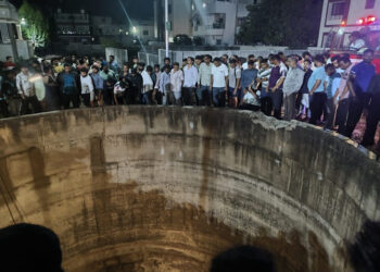 नासिक जिले में कार के कुएं में गिरने से एक ही परिवार के नौ लोगों की मौत