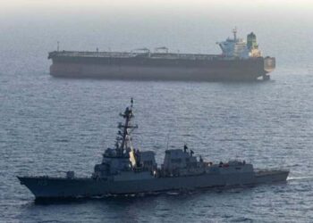 अरब सागर में अमेरिकी मरीन सैनिकों ने वाणिज्यिक जहाज पर धावा बोला, ईरान की ओर जाने का संदेह था