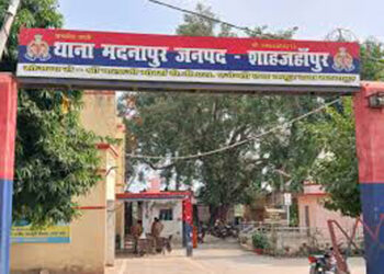 शाहजहांपुर में आरोपी को पकड़ने पहुंची पुलिस पर हमला, उपनिरीक्षक समेत दो पुलिसकर्मी घायल