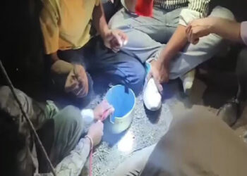 उज्जैन: बोरवेल में गिरे भागीरथ को बचाने रातभर चला अभियान, खुदाई के रास्ते में चट्टान बनी बाधा