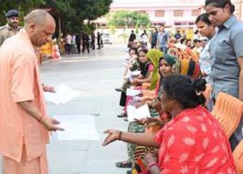 भूमि विवादों के त्वरित निस्तारण के लिए विशेष टीम बनें: मुख्यमंत्री योगी