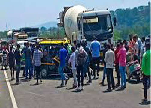 महाराष्ट्र के ठाणे जिले में वैन की मिक्सर ट्रक से भीषण टक्कर; 11 लोगों की मौत
