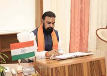 मुख्यमंत्री पद की शपथ के बाद सम्राट चौधरी ने संभाला कार्यभार, अधिकारियों संग की बैठक