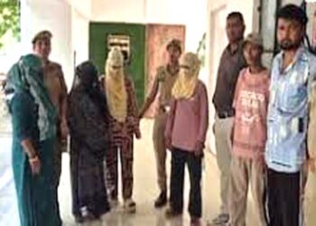 महोबा में सनसनीखेज मामला: पति की हत्या करने के आरोप में पत्नी, तीन बेटियों और बेटे समेत छह लोगों गिरफ्तार