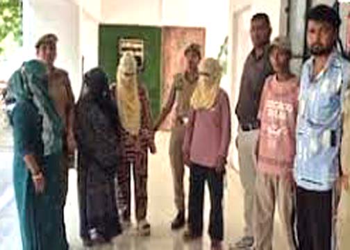 महोबा में सनसनीखेज मामला: पति की हत्या करने के आरोप में पत्नी, तीन बेटियों और बेटे समेत छह लोगों गिरफ्तार