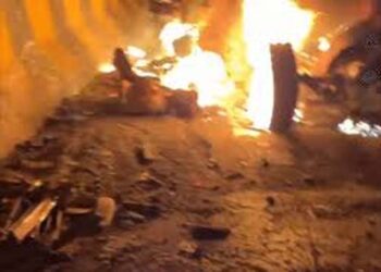 Mirzapur में भीषण सड़क हादसा, आपस में कई गाड़ियों के टकराने से बोलेरो में लगी आग, 11 लोगों की मौत