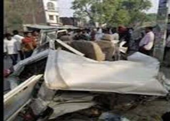 मऊ में स्कॉर्पियो-ट्रक की आपस में टक्कर, पांच लोगों की मौत