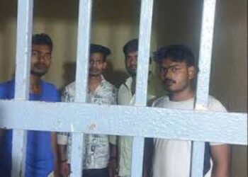 आगरा में सोशल मीडिया पर अलर्ट; चलती बस में छेड़छाड़ के आरोप में चार लोग गिरफ्तार