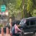 Video, अयोध्या में नगर कोतवाल की अतिक्रमण कार्रवाई: मेयर आवास के बाहर से भाजपा पार्षद की स्कॉर्पियो उठी, भड़के महापौर?