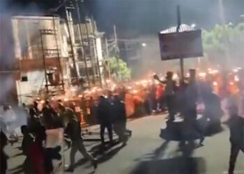मणिपुर: बच्चों की हत्या के विरोध में इंफाल में हजारों लोगों ने मशाल रैली निकाली, सुरक्षा बलों के साथ झड़प