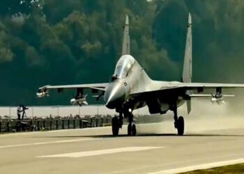 Sultanpur:  पूर्वांचल एक्सप्रेस-वे की हवाई पट्टी लड़ाकू विमानों की गूंज; IAF के मेगा युद्धाभ्यास से बढ़ी हलचल, 22 अप्रैल को होगा युद्धाभ्यास